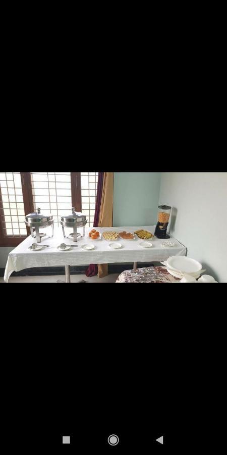 J P Residency Hotel Greater Noida Eksteriør billede