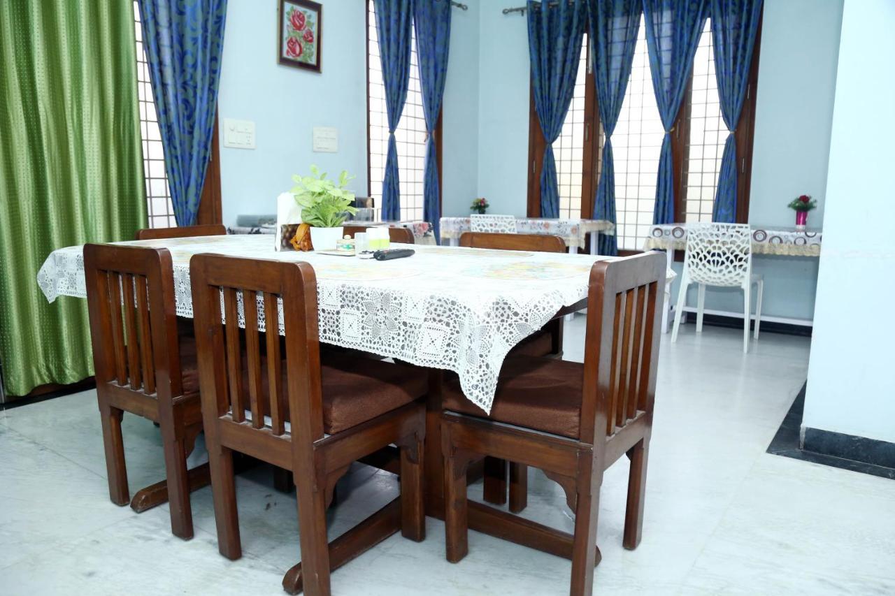 J P Residency Hotel Greater Noida Eksteriør billede