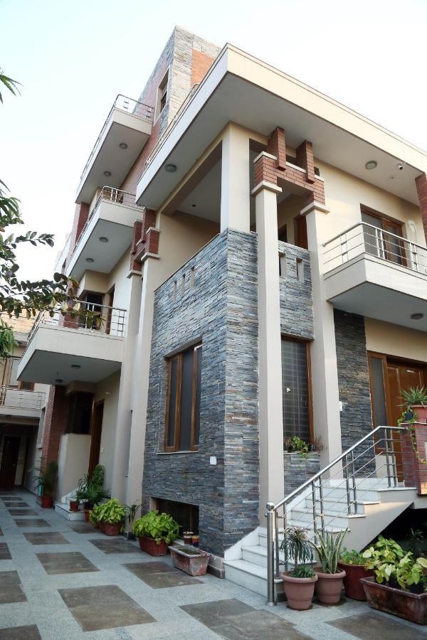 J P Residency Hotel Greater Noida Eksteriør billede